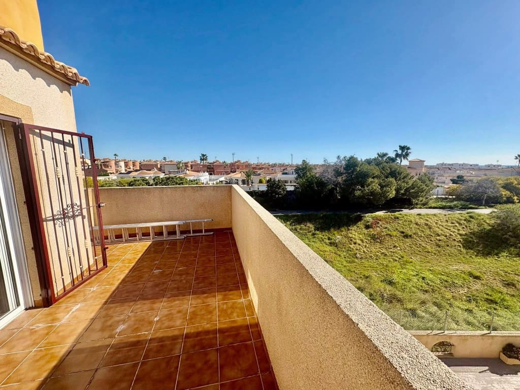 Adosado de 3 habitaciones en Playa Flamenca en venta con piscina - 189.950 € (Ref: 9731263)