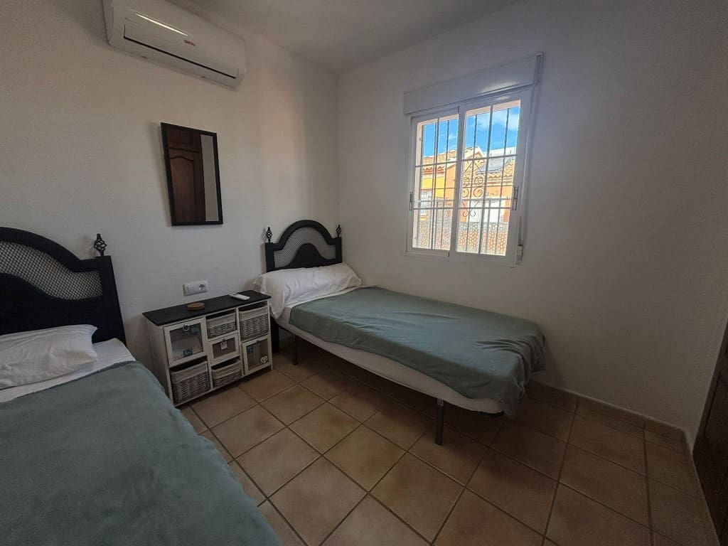 Chalet de 3 habitaciones en Playa Flamenca en venta con piscina - 269.950 € (Ref: 9731264)