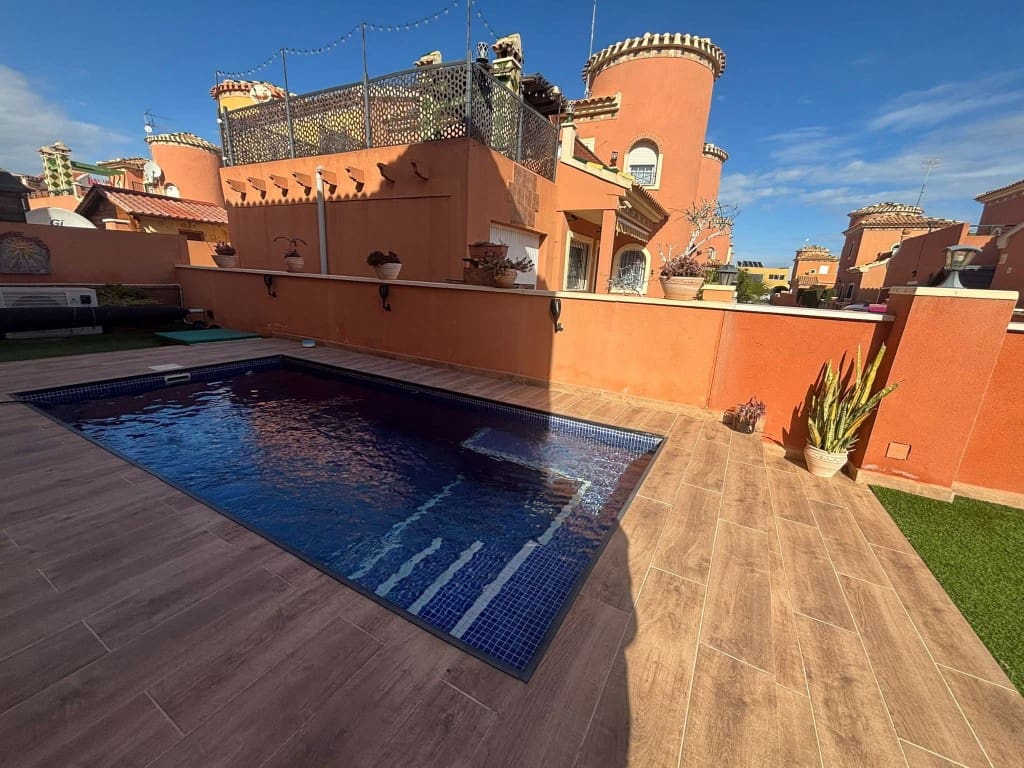 Chalet de 3 habitaciones en Playa Flamenca en venta con piscina - 269.950 € (Ref: 9731264)