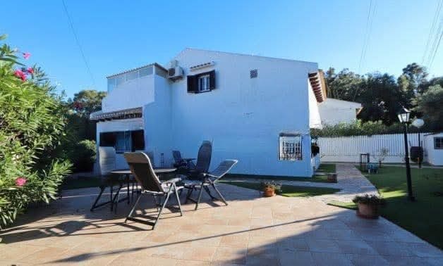Chalet de 3 habitaciones en Playa Flamenca, Orihuela en venta con piscina - 439.000 € (Ref: 9731266)