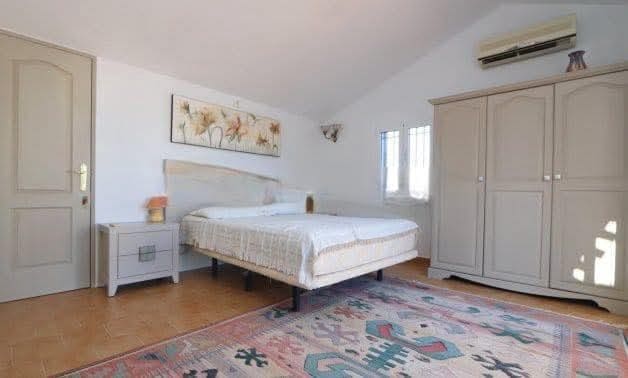 Chalet de 3 habitaciones en Playa Flamenca en venta con piscina - 439.000 € (Ref: 9731266)