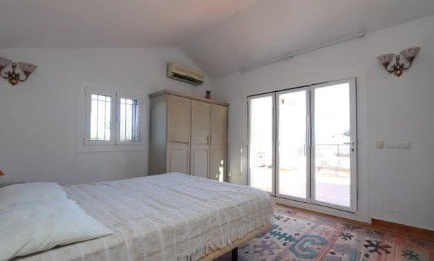 Chalet de 3 habitaciones en Playa Flamenca en venta con piscina - 439.000 € (Ref: 9731266)