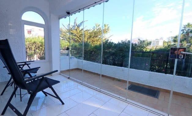 Chalet de 3 habitaciones en Playa Flamenca en venta con piscina - 439.000 € (Ref: 9731266)