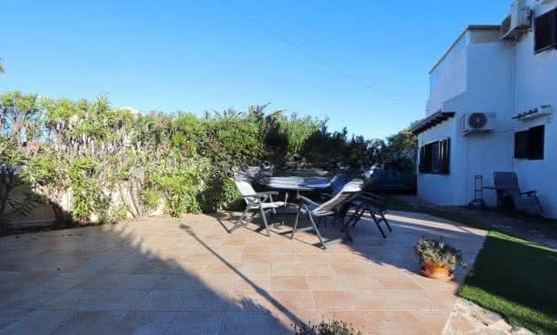 Chalet de 3 habitaciones en Playa Flamenca en venta con piscina - 439.000 € (Ref: 9731266)