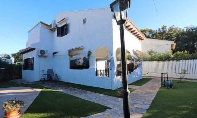 Chalet de 3 habitaciones en Playa Flamenca en venta con piscina - 439.000 € (Ref: 9731266)