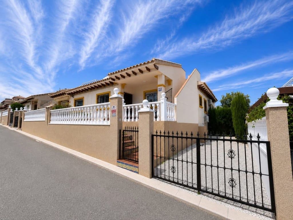 2 Zimmer Bungalow zu verkaufen in Villamartin mit Pool Garage - 179.500 € (Ref: 9731268)