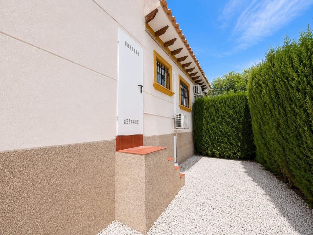 2 Zimmer Bungalow zu verkaufen in Villamartin mit Pool Garage - 179.500 € (Ref: 9731268)
