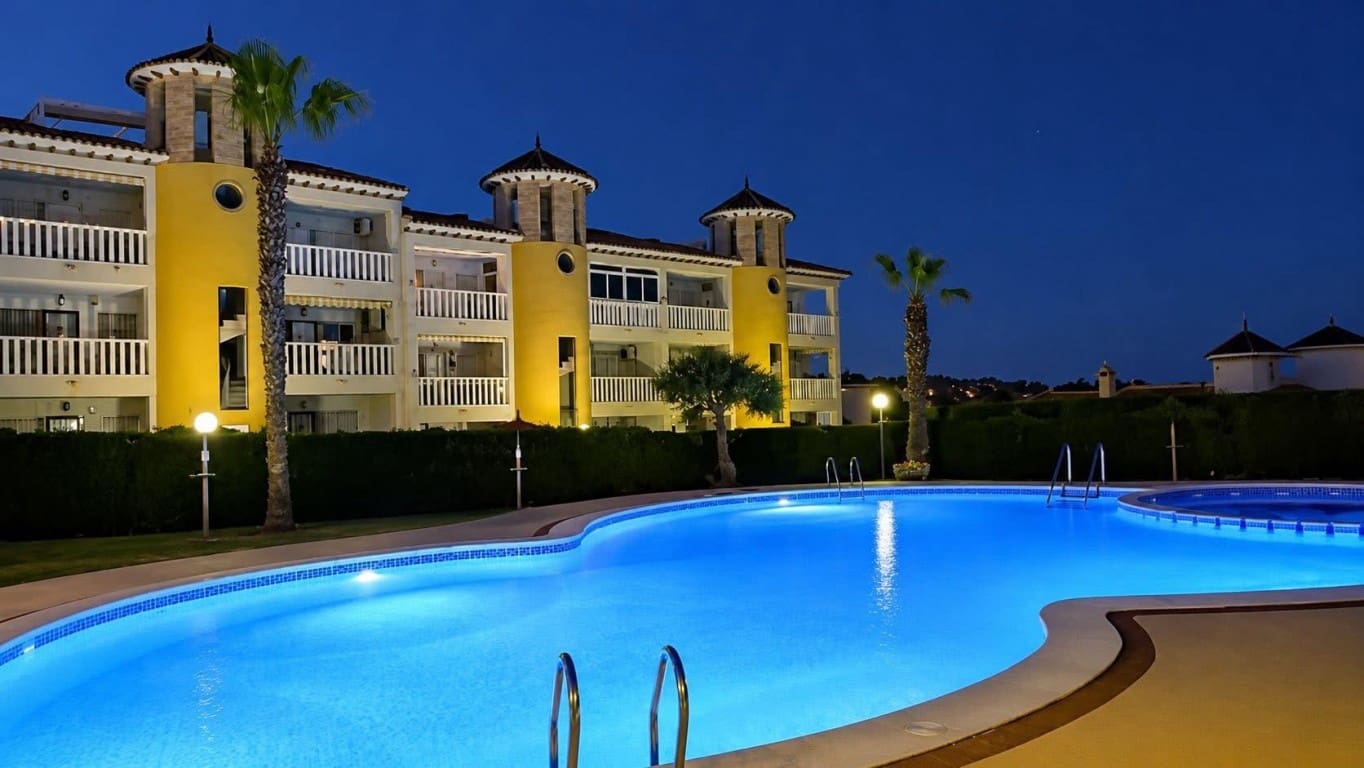 2 Zimmer Bungalow zu verkaufen in Villamartin mit Pool Garage - 179.500 € (Ref: 9731268)
