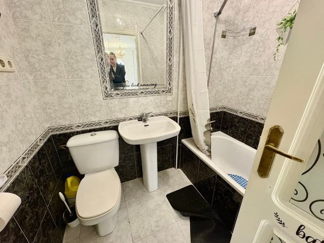 2 chambre Appartement à vendre à Playa Flamenca, Orihuela avec piscine - 138 000 € (Ref: 9731273)