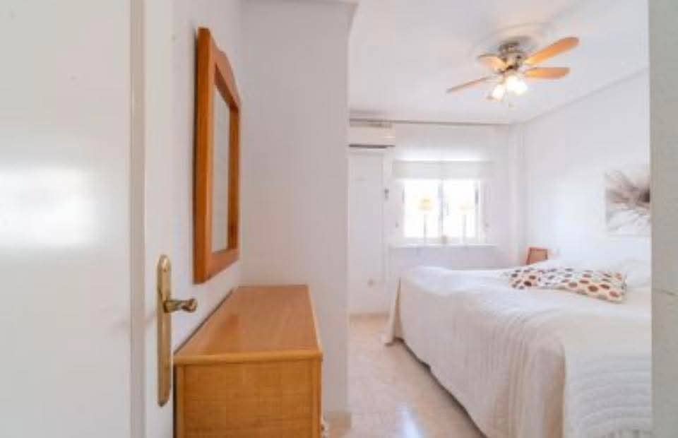 Chalet de 2 habitaciones en Playa Flamenca en venta con piscina - 195.000 € (Ref: 9731275)