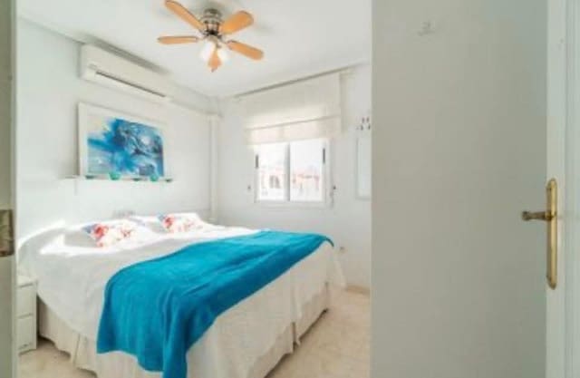 Chalet de 2 habitaciones en Playa Flamenca, Orihuela en venta con piscina - 195.000 € (Ref: 9731275)