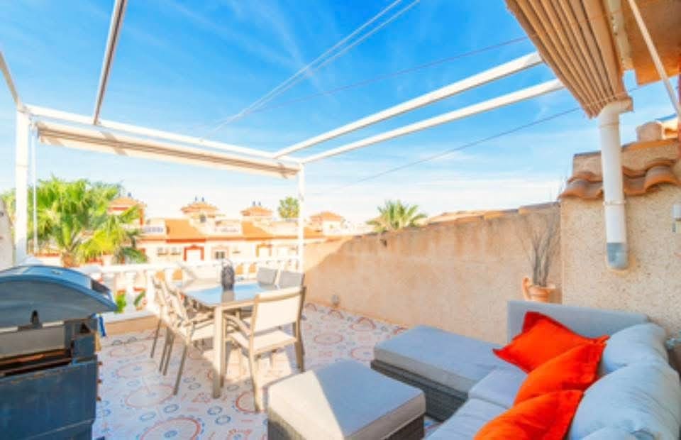 Chalet de 2 habitaciones en Playa Flamenca en venta con piscina - 195.000 € (Ref: 9731275)