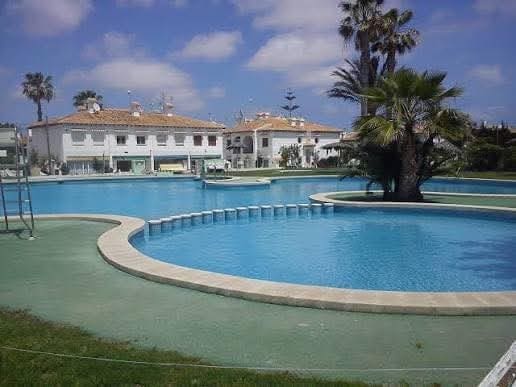 1 bedroom Apartment for sale in Torrevieja with pool - € 139,900 (Ref: 9731276)