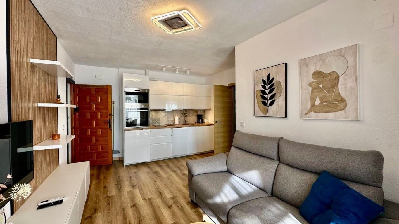 1 bedroom Apartment for sale in Torrevieja with pool - € 139,900 (Ref: 9731276)