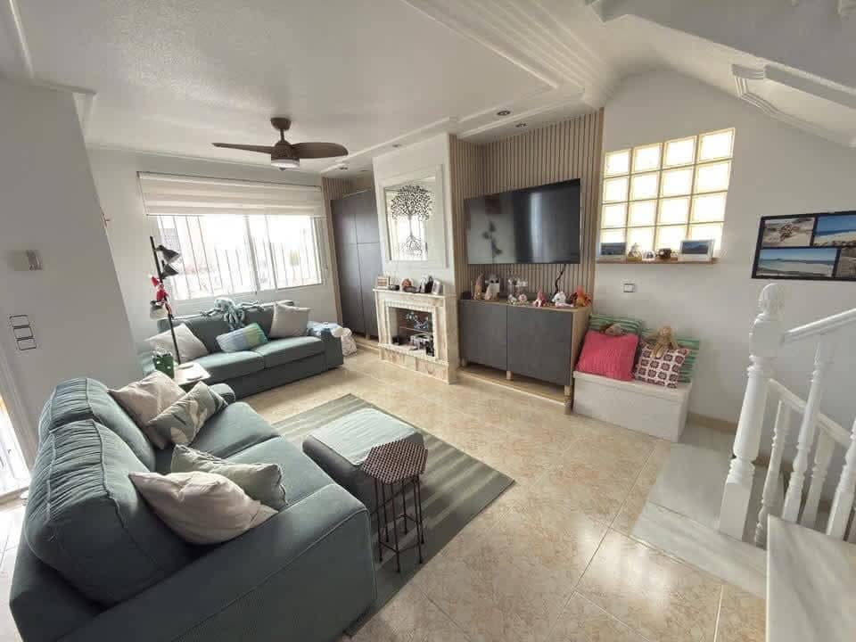 5 bedroom Villa for sale in Blue Lagoon with pool - € 399,000 (Ref: 9731277)