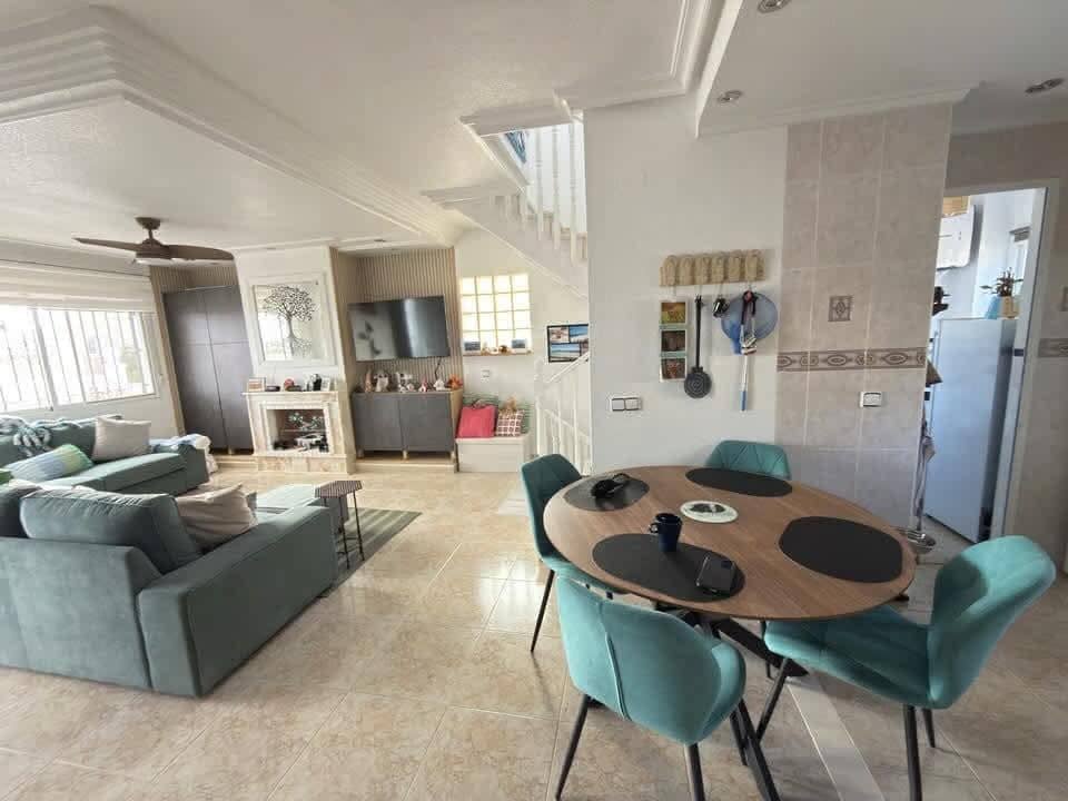 5 bedroom Villa for sale in Blue Lagoon with pool - € 399,000 (Ref: 9731277)