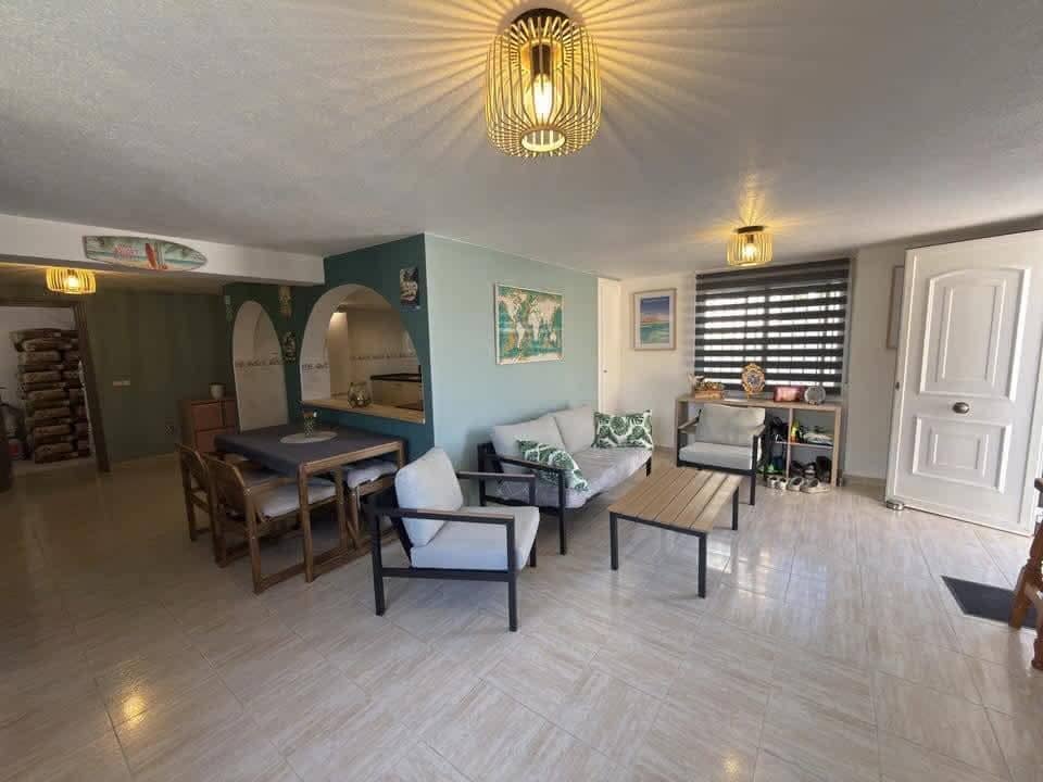 5 bedroom Villa for sale in Blue Lagoon with pool - € 399,000 (Ref: 9731277)