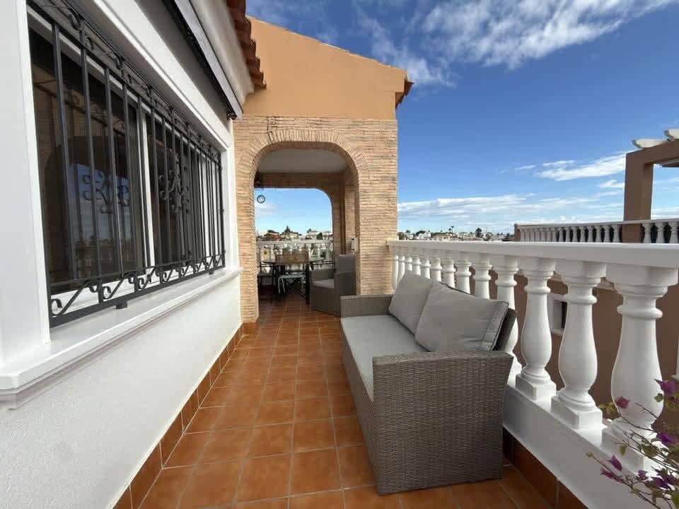 5 bedroom Villa for sale in Blue Lagoon with pool - € 399,000 (Ref: 9731277)