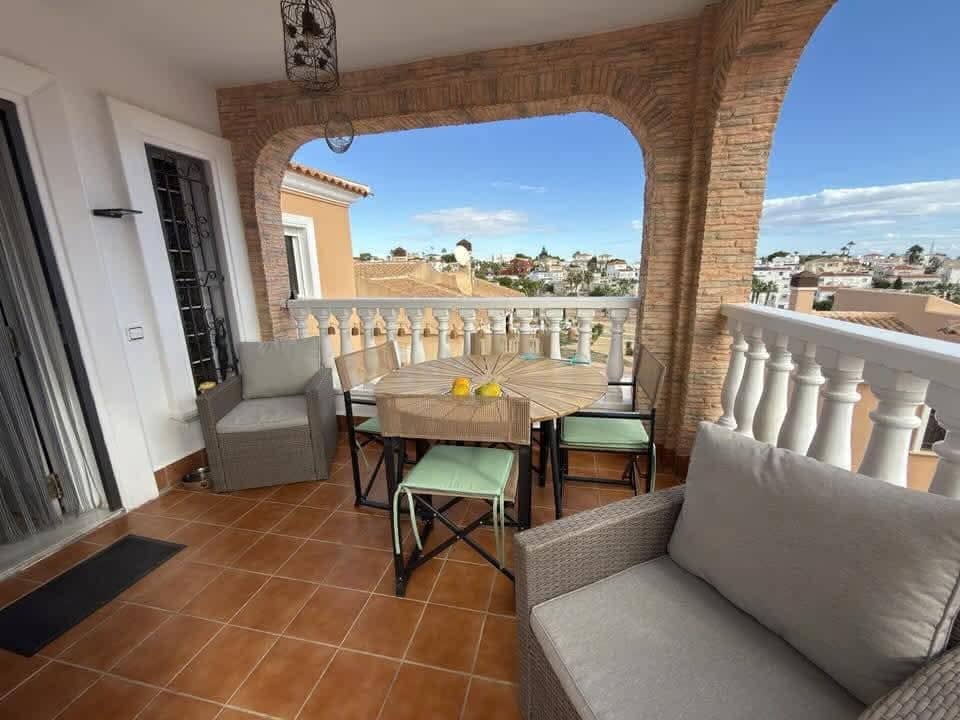 5 bedroom Villa for sale in Blue Lagoon with pool - € 399,000 (Ref: 9731277)