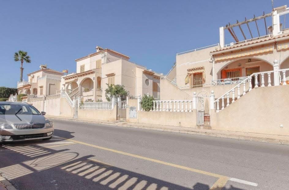 2 bedroom Villa for sale in Los Altos with pool - € 159,000 (Ref: 9731279)