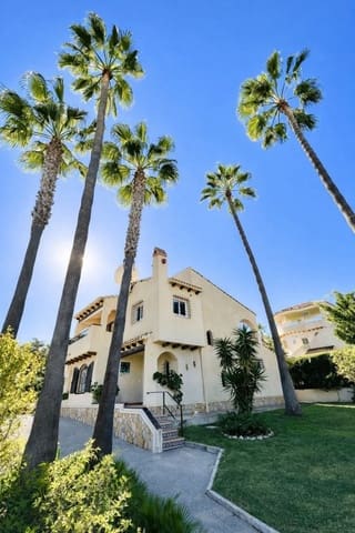 Chalet de 3 habitaciones en Villamartin, Orihuela en venta - 639.000 € (Ref: 9731281)