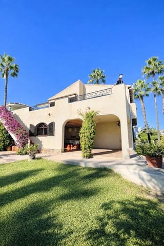 Chalet de 3 habitaciones en Villamartin, Orihuela en venta - 639.000 € (Ref: 9731281)