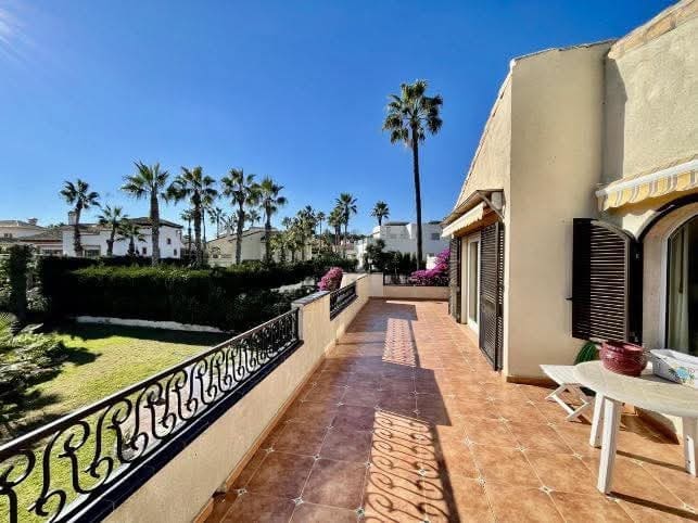 Chalet de 3 habitaciones en Villamartin en venta - 639.000 € (Ref: 9731281)