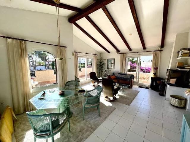 Chalet de 3 habitaciones en Villamartin, Orihuela en venta - 639.000 € (Ref: 9731281)