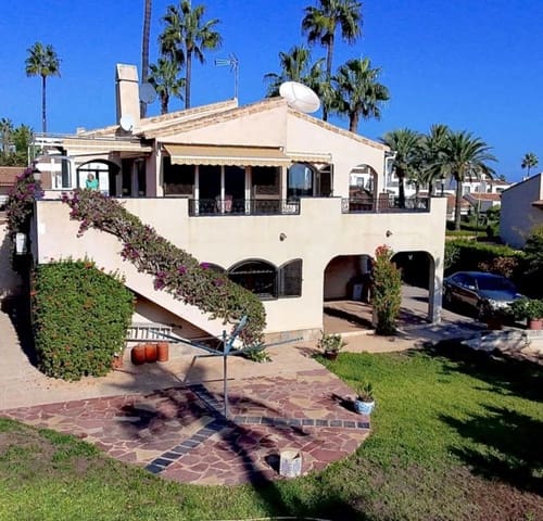 Chalet de 3 habitaciones en Villamartin, Orihuela en venta - 639.000 € (Ref: 9731281)