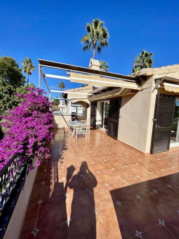 Chalet de 3 habitaciones en Villamartin en venta - 639.000 € (Ref: 9731281)