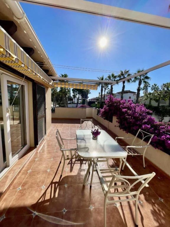 Chalet de 3 habitaciones en Villamartin en venta - 639.000 € (Ref: 9731281)