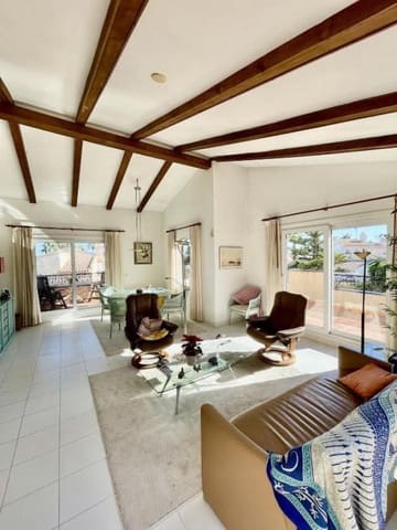 Chalet de 3 habitaciones en Villamartin, Orihuela en venta - 639.000 € (Ref: 9731281)