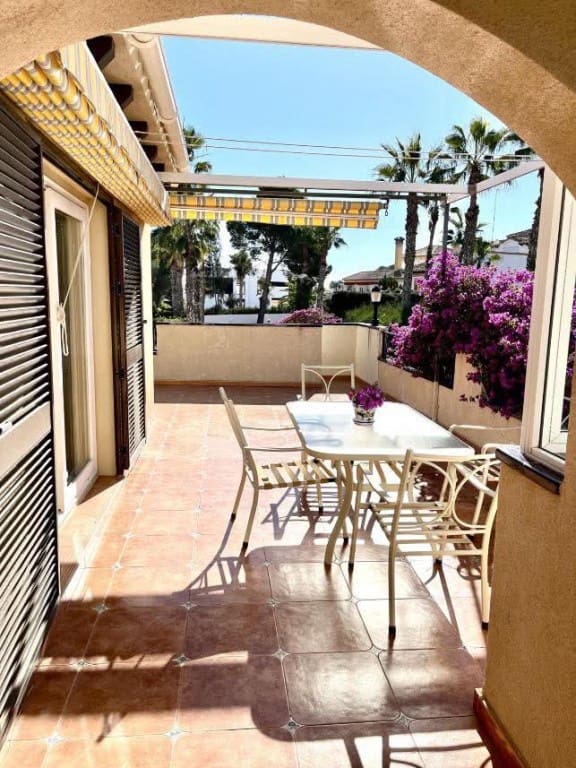 Chalet de 3 habitaciones en Villamartin en venta - 639.000 € (Ref: 9731281)