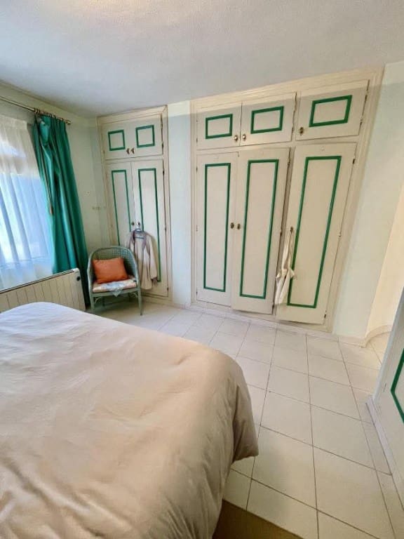 Chalet de 3 habitaciones en Villamartin en venta - 639.000 € (Ref: 9731281)