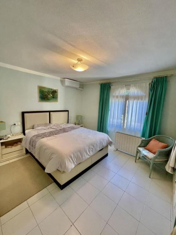 Chalet de 3 habitaciones en Villamartin en venta - 639.000 € (Ref: 9731281)