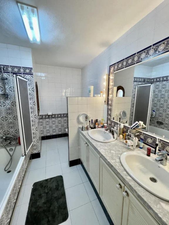 Chalet de 3 habitaciones en Villamartin en venta - 639.000 € (Ref: 9731281)