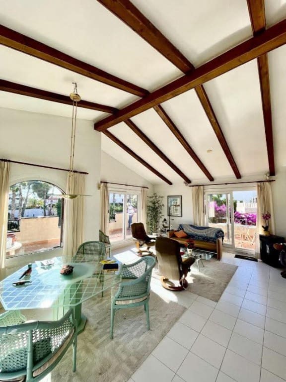 Chalet de 3 habitaciones en Villamartin en venta - 639.000 € (Ref: 9731281)