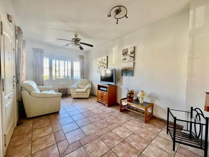 3 bedroom Villa for sale in Playa Flamenca with pool - € 237,000 (Ref: 9731282)