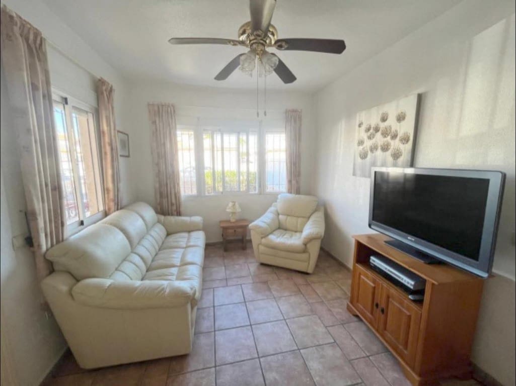 3 bedroom Villa for sale in Playa Flamenca with pool - € 237,000 (Ref: 9731282)