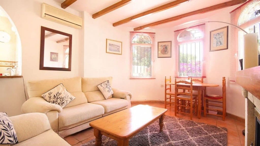 4 bedroom Villa for sale in Villamartin with pool - € 345,000 (Ref: 9731286)