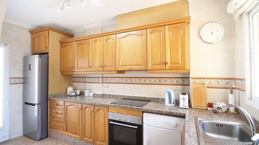 4 bedroom Villa for sale in Villamartin with pool - € 345,000 (Ref: 9731286)