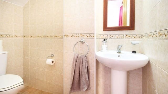 4 quarto Moradia para venda em Villamartin, Orihuela com piscina - 345 000 € (Ref: 9731286)