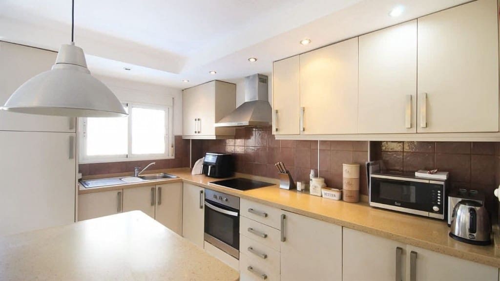 4 bedroom Villa for sale in Villamartin with pool - € 345,000 (Ref: 9731286)