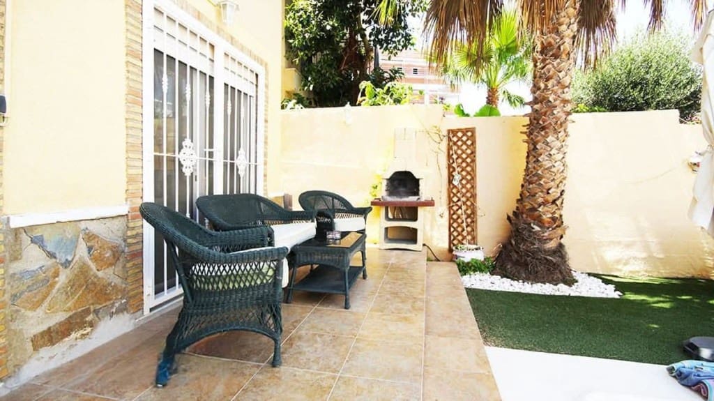 4 bedroom Villa for sale in Villamartin with pool - € 345,000 (Ref: 9731286)