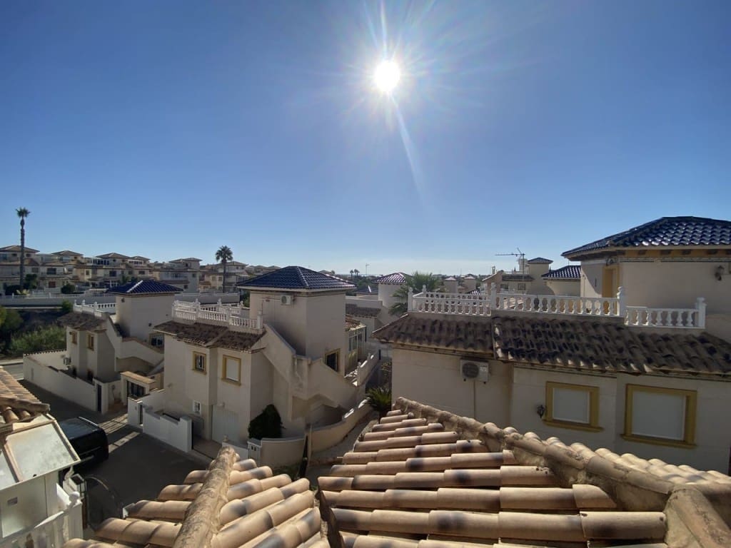 5 bedroom Villa for sale in La Zenia with pool - € 360,000 (Ref: 9731287)