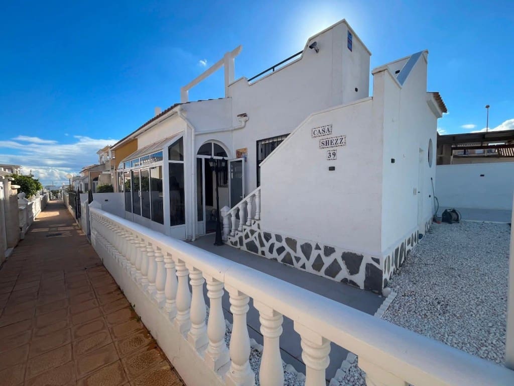 2 slaapkamer Rijtjeshuis te koop in Orihuela Costa met zwembad - € 209.999 (Ref: 9731288)