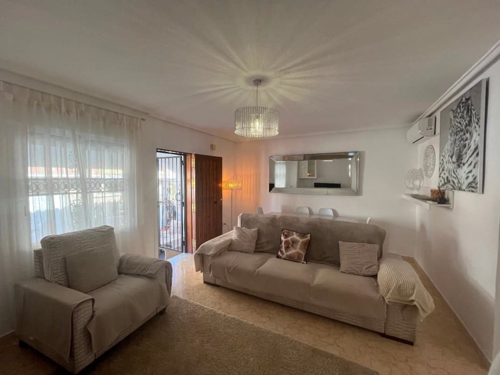 2 slaapkamer Rijtjeshuis te koop in Orihuela Costa met zwembad - € 209.999 (Ref: 9731288)