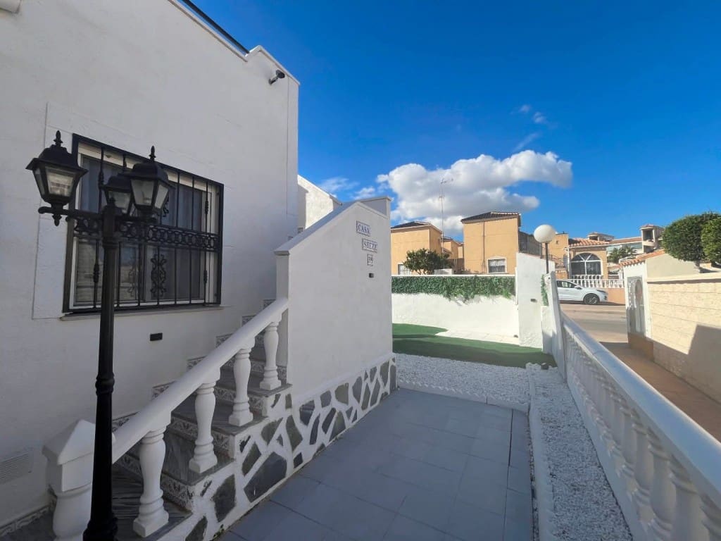 2 slaapkamer Rijtjeshuis te koop in Orihuela Costa met zwembad - € 209.999 (Ref: 9731288)