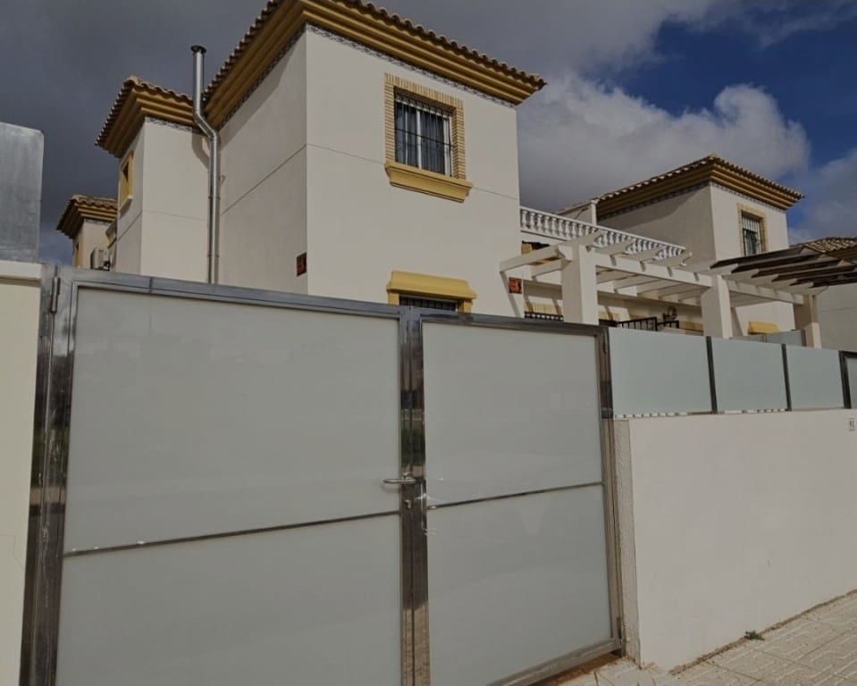 3 bedroom Townhouse for sale in Orihuela Costa with pool - € 259,900 (Ref: 9731290)