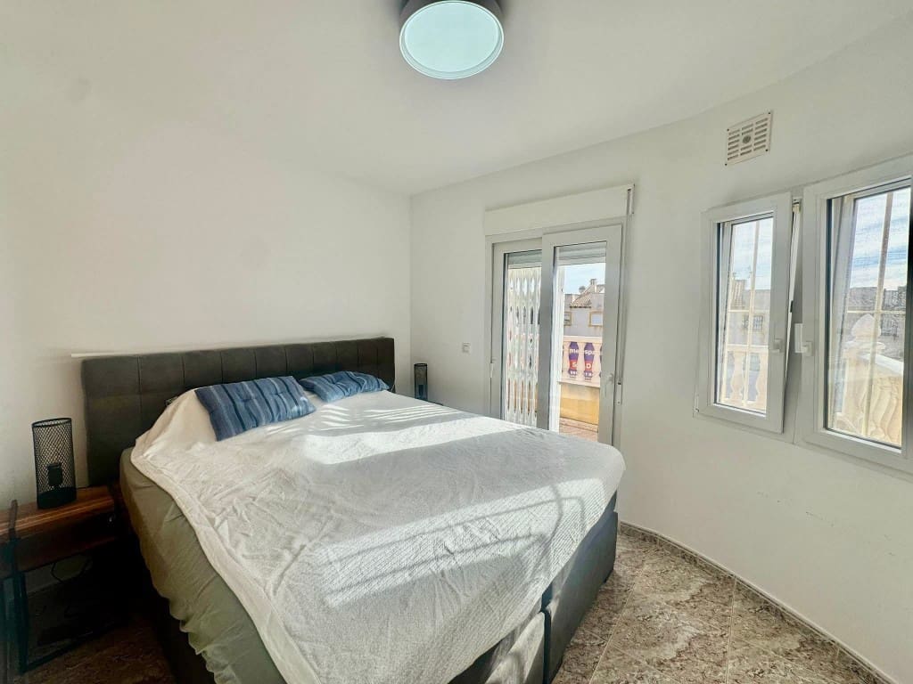 2 bedroom Apartment for sale in Cabo Roig with pool - € 219,900 (Ref: 9731292)